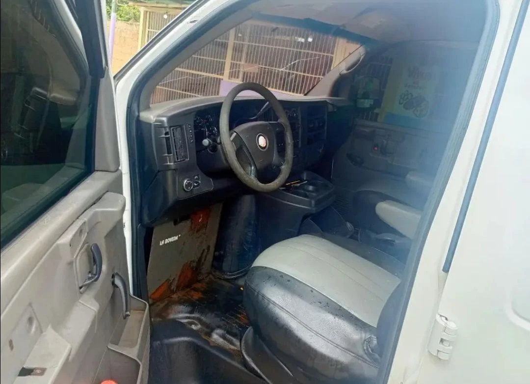 2099 Chevrolet Express V8 — photo 4