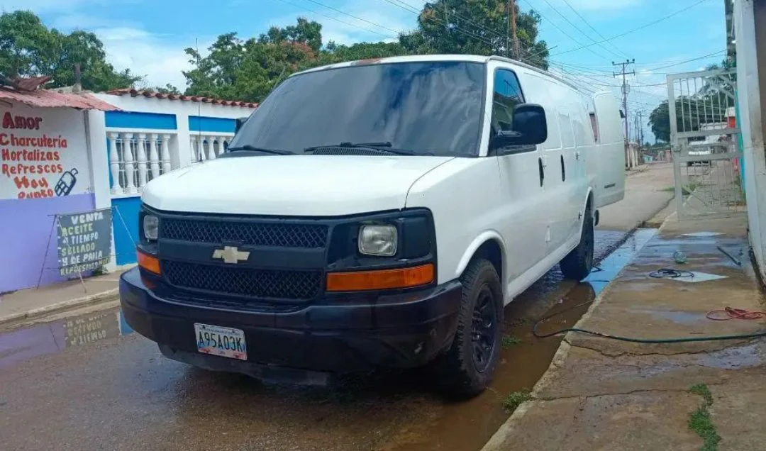 2099 Chevrolet Express V8 — photo 5