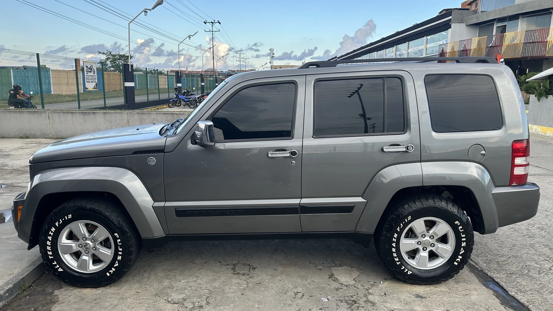 2012 Jeep Cherokee Sport 4x4 — photo 3
