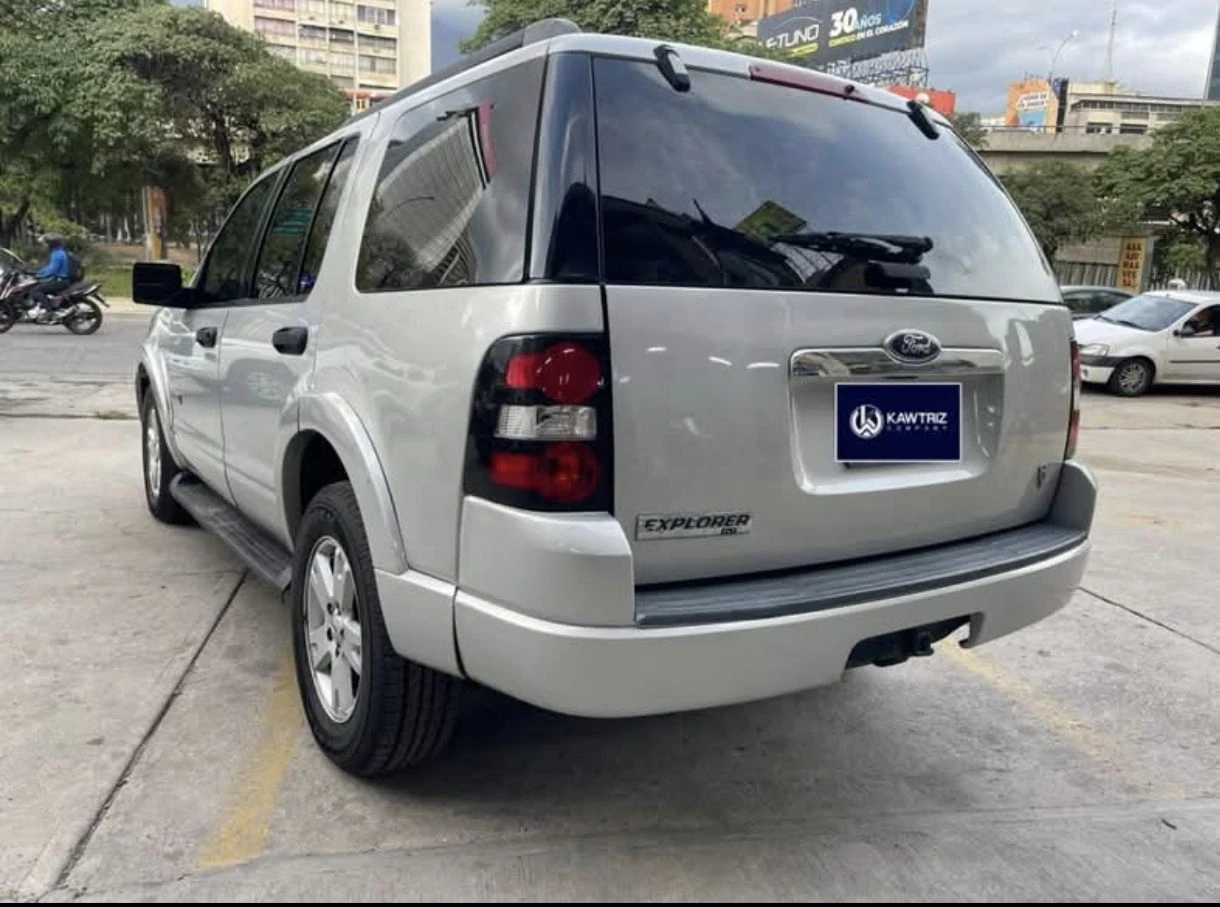 2010 Ford Explorer Eddie bauer — photo 2