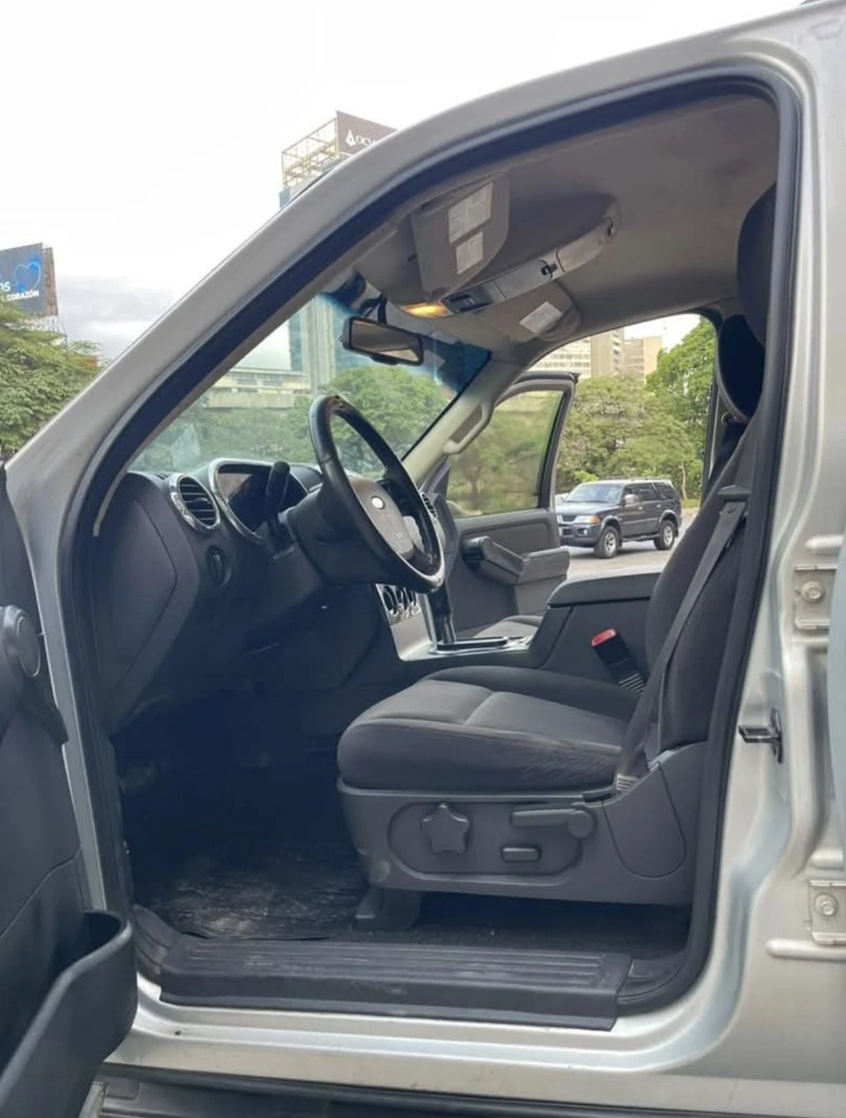 2010 Ford Explorer Eddie bauer — photo 5
