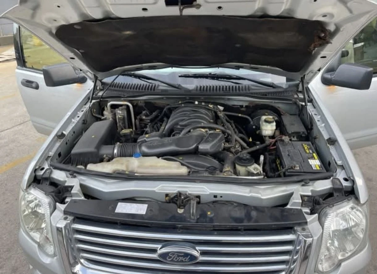 2010 Ford Explorer Eddie bauer — photo 3
