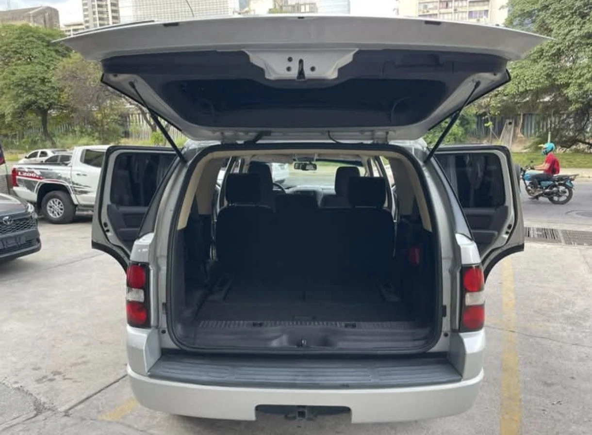 2010 Ford Explorer Eddie bauer — photo 4