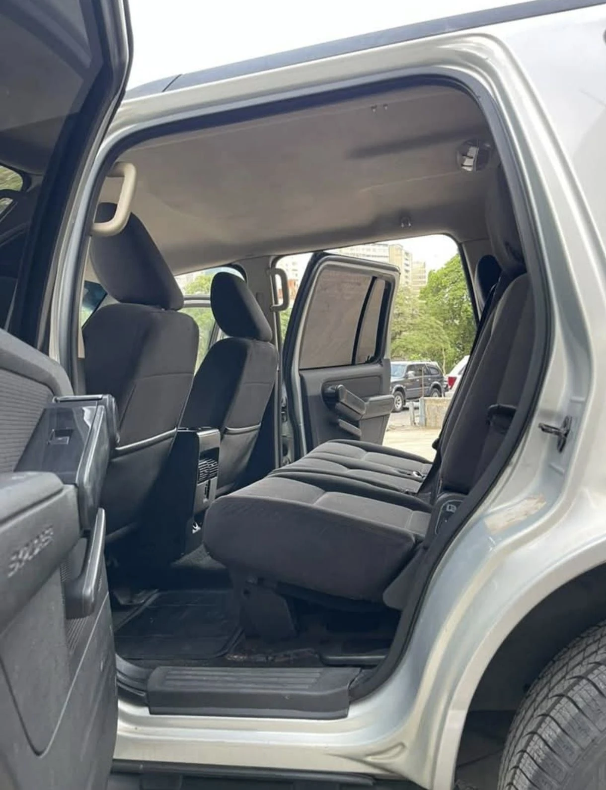 2010 Ford Explorer Eddie bauer — photo 6