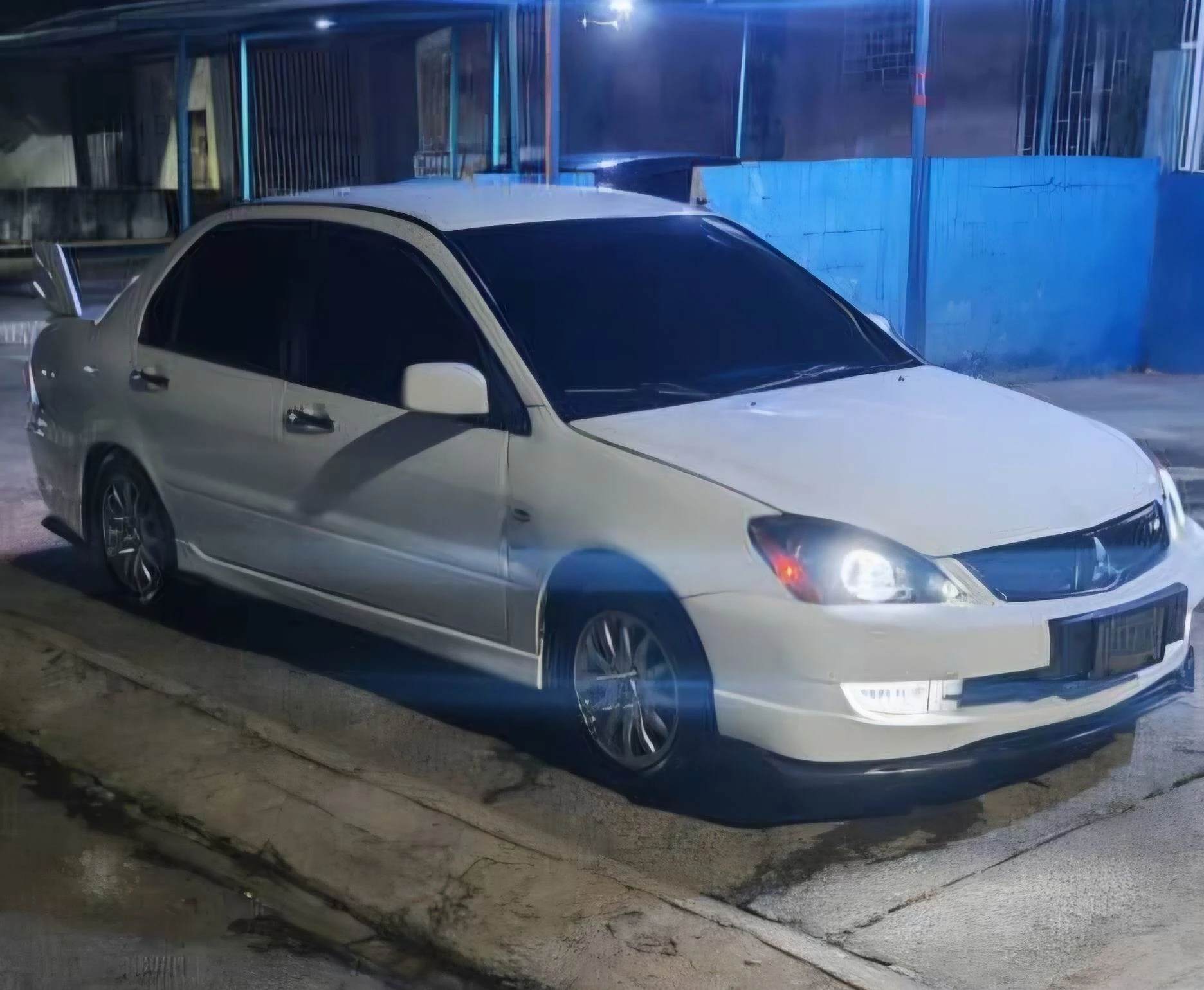2011 Mitsubishi Lancer Touring — photo 2