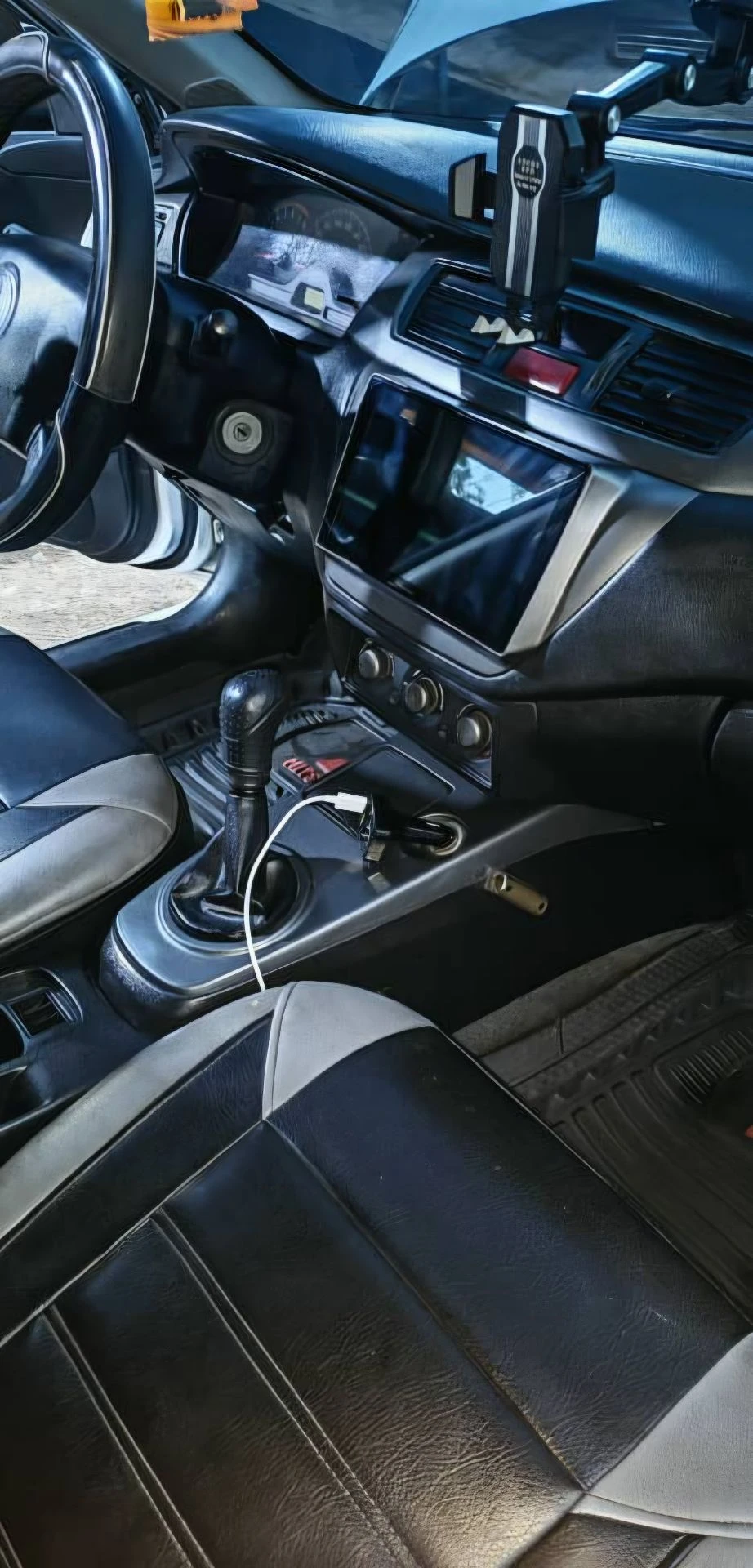 2011 Mitsubishi Lancer Touring — photo 17