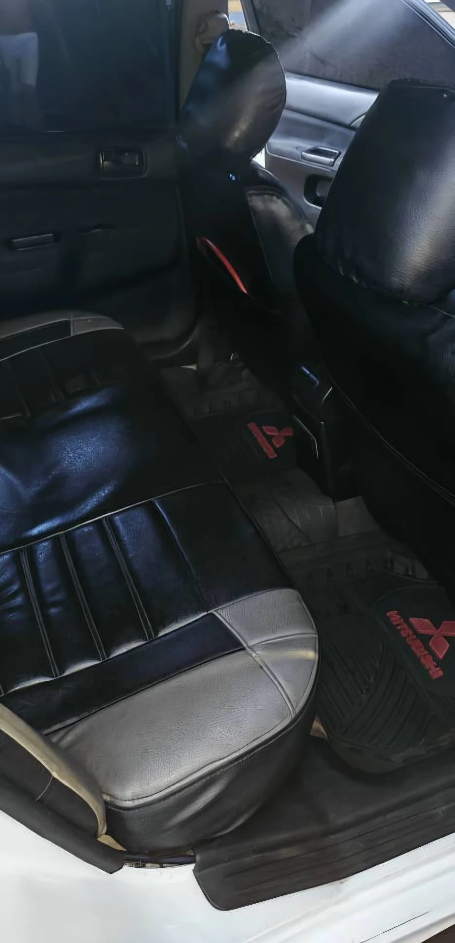 2011 Mitsubishi Lancer Touring — photo 18