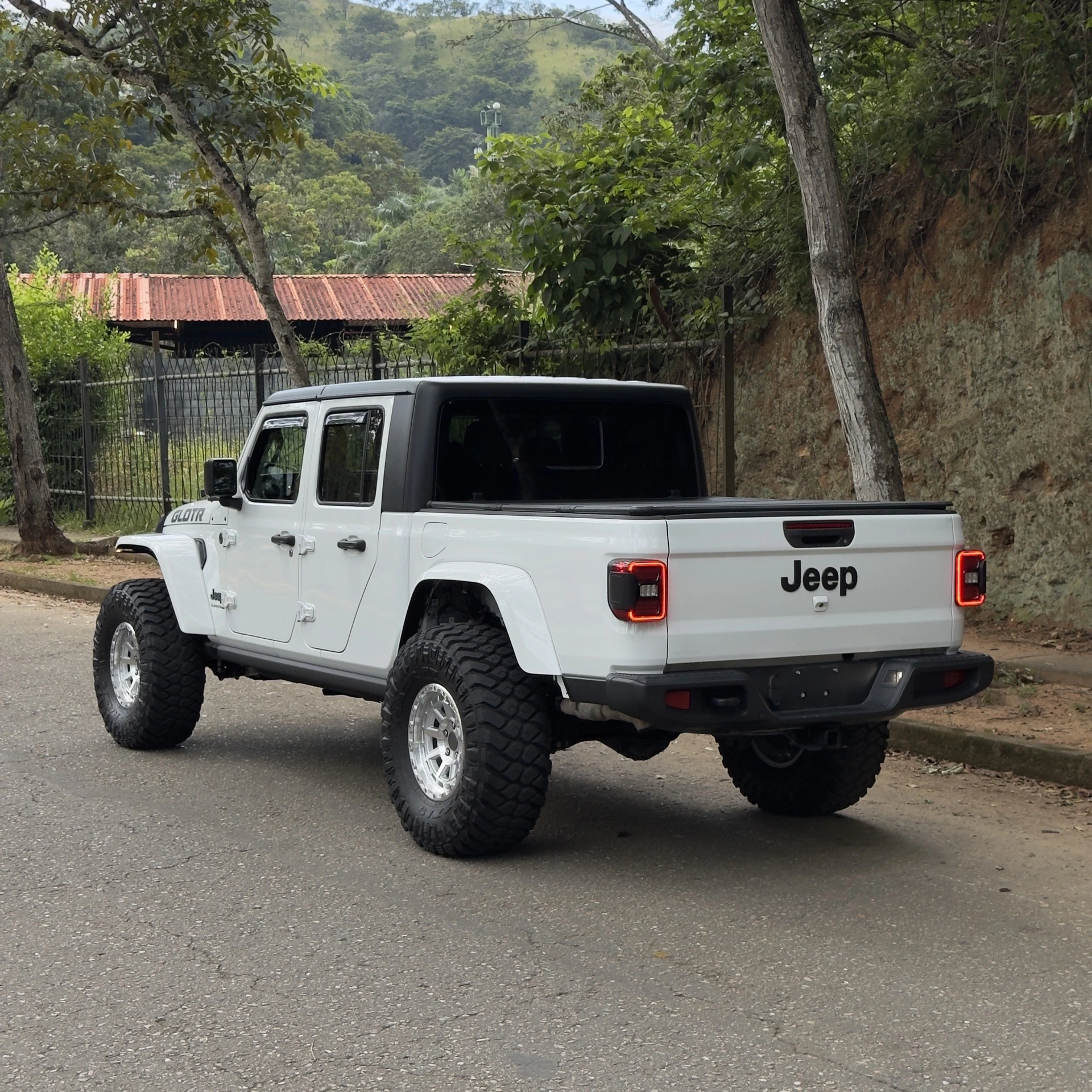 2024 Jeep Gladiator Sport — photo 5