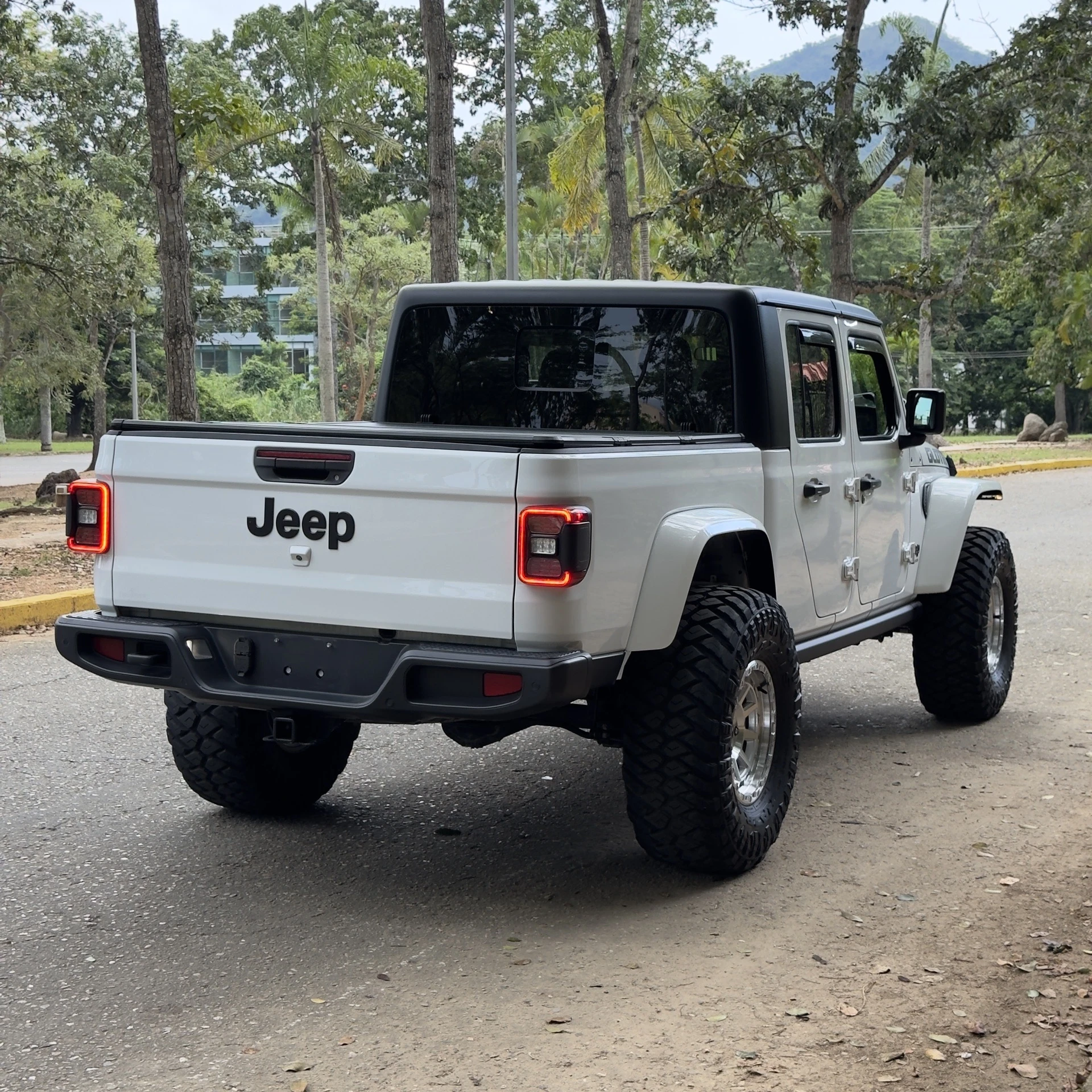 2024 Jeep Gladiator Sport — photo 7