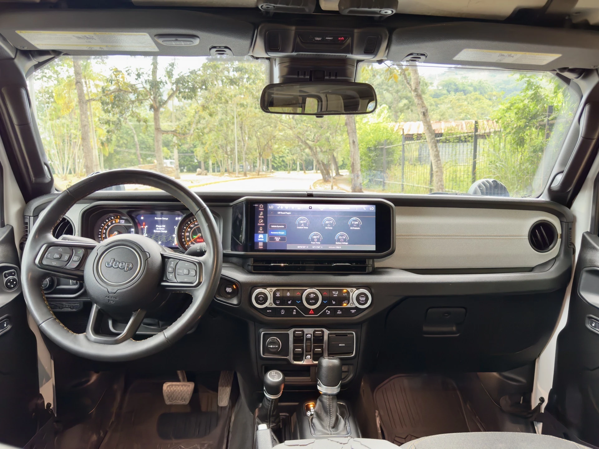 2024 Jeep Gladiator Sport — photo 13