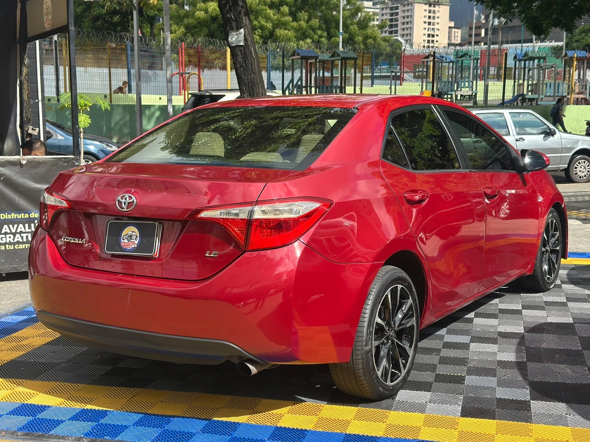 2014 Toyota Corolla LE — photo 8