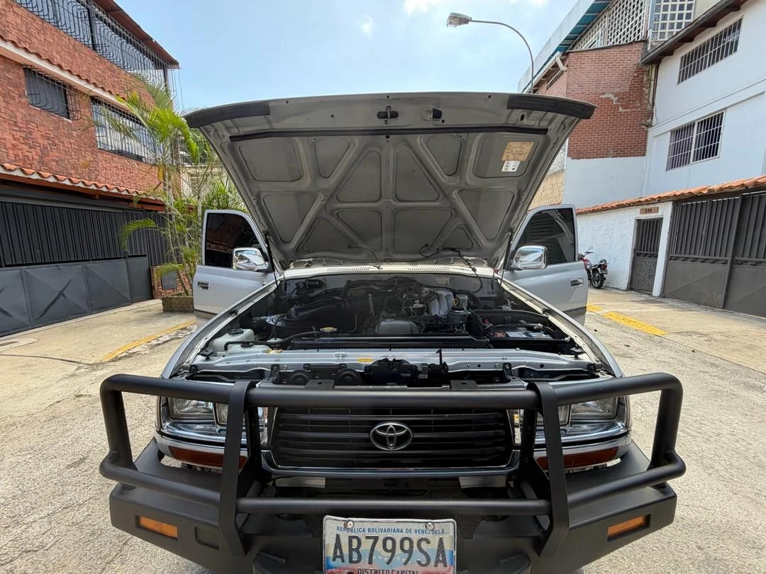 2007 Toyota Land Cruiser — photo 2