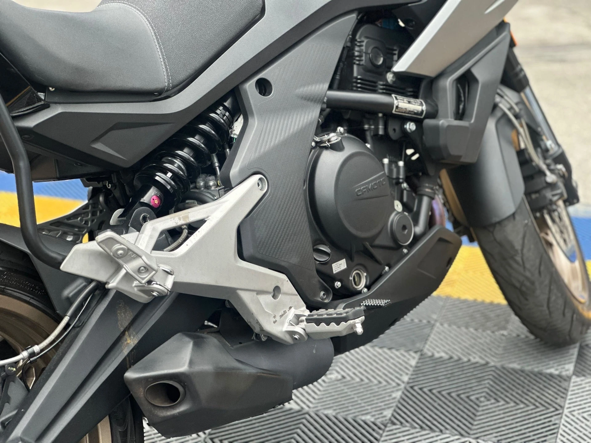 2025 CFMoto 700MT — photo 3