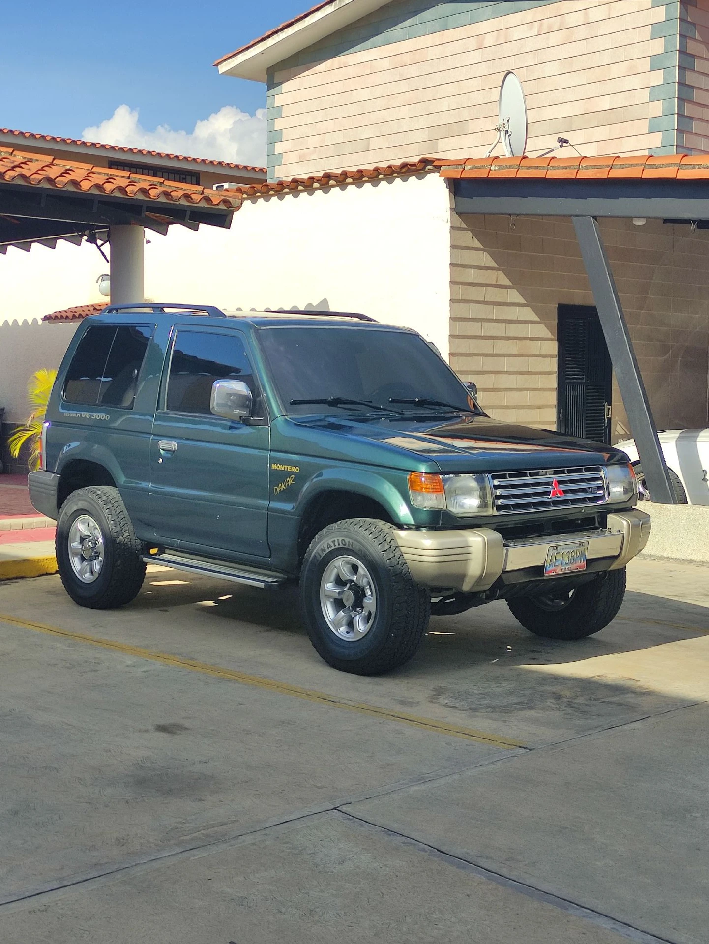 2008 Mitsubishi Montero Dakar — photo 2