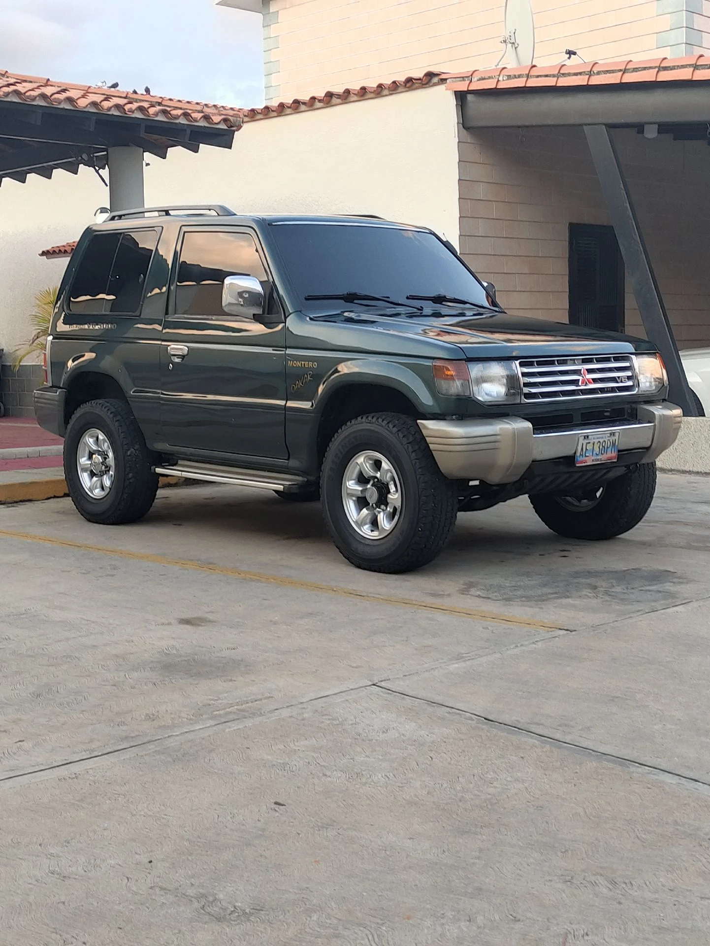 2008 Mitsubishi Montero Dakar — photo 7