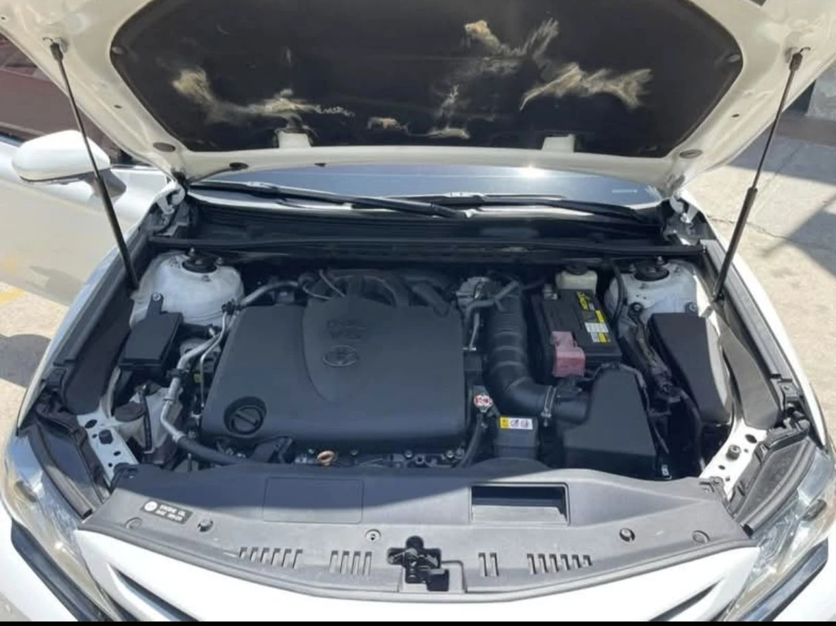 2016 Toyota Camry SE — photo 6