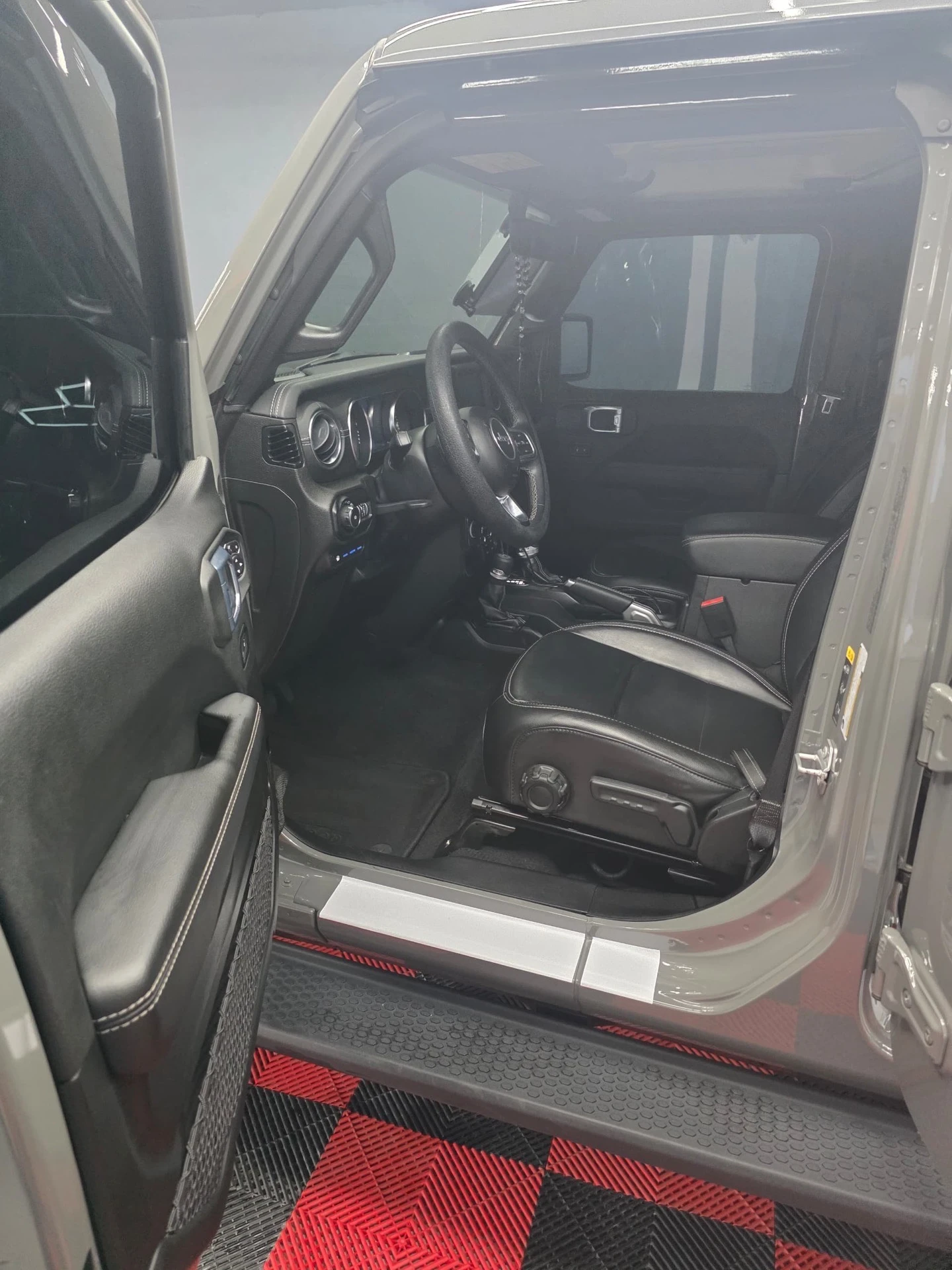 2022 Jeep Sahara — foto 7