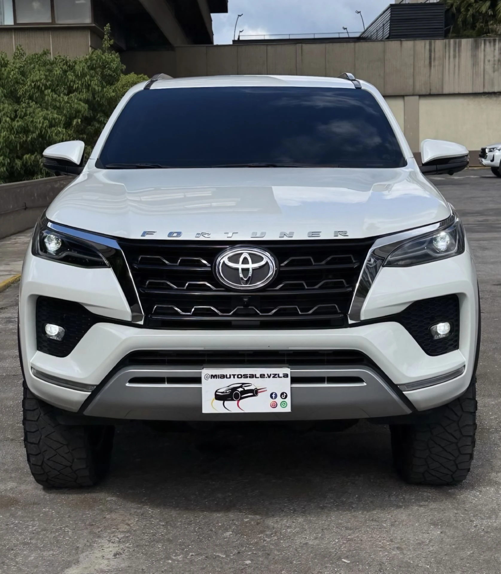 2024 Toyota Fortuner SR5 — foto 2