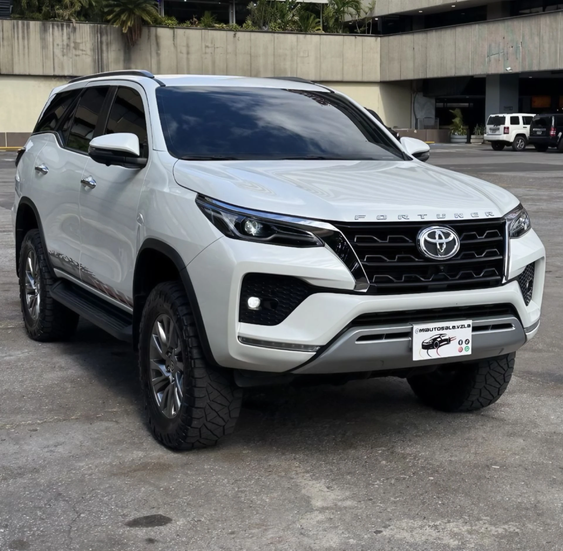 2024 Toyota Fortuner SR5 — foto 3