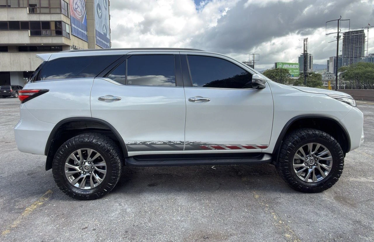 2024 Toyota Fortuner SR5 — foto 7