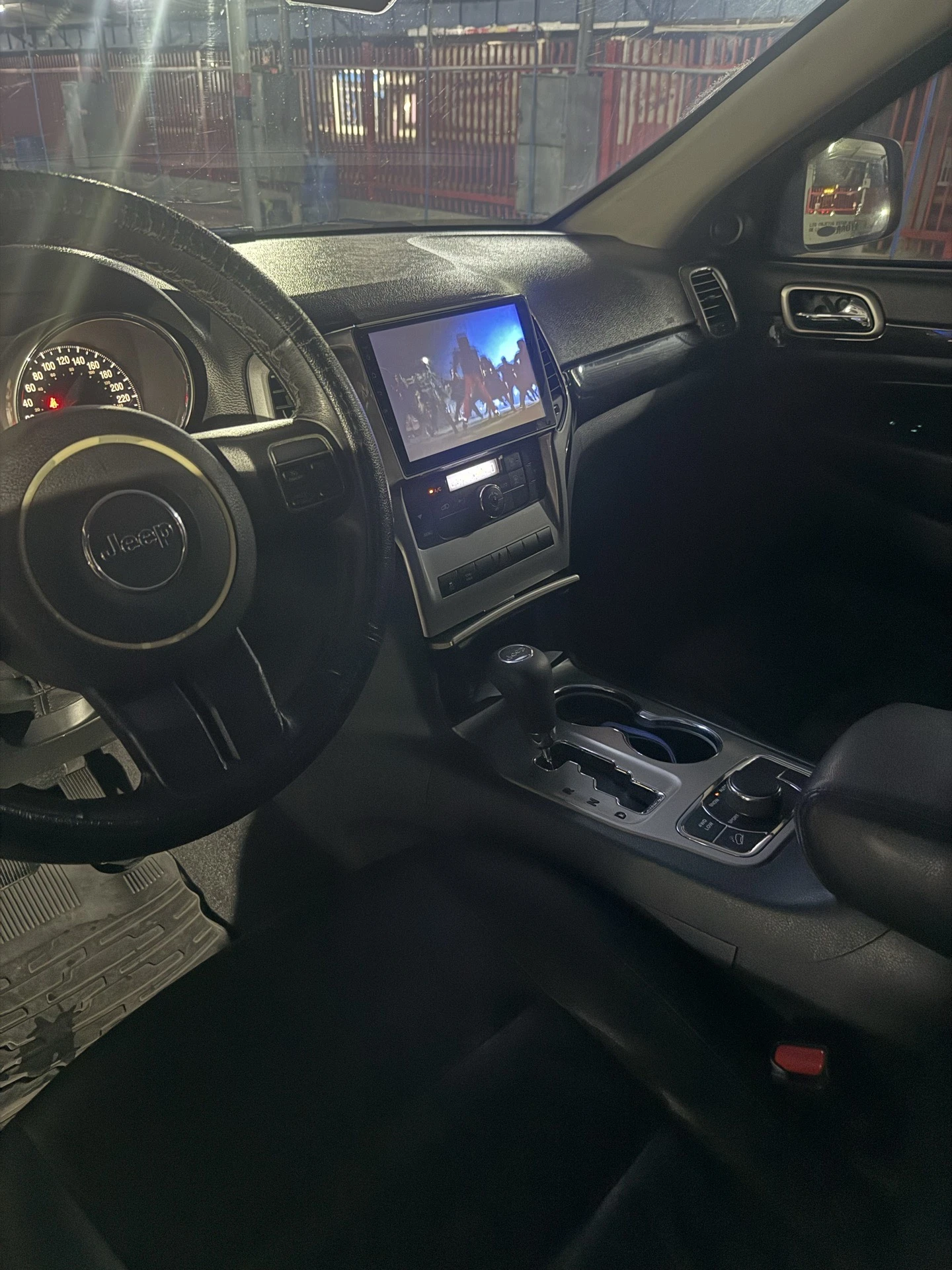 2012 Jeep Grand Cherokee LAREDO — foto 5