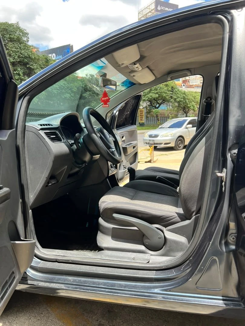 2012 Volkswagen Spacefox — foto 5