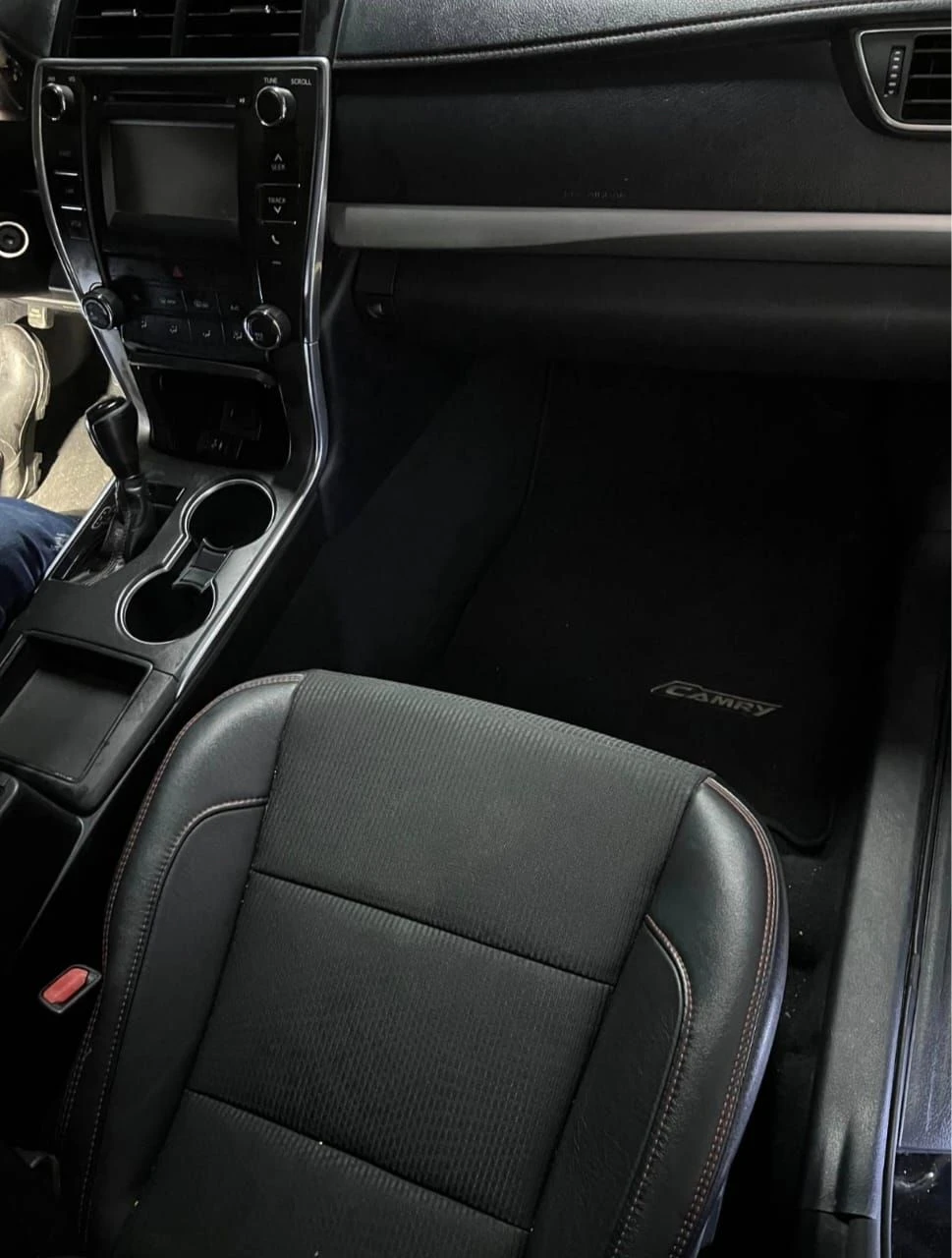 2016 Toyota Camry SE — foto 5