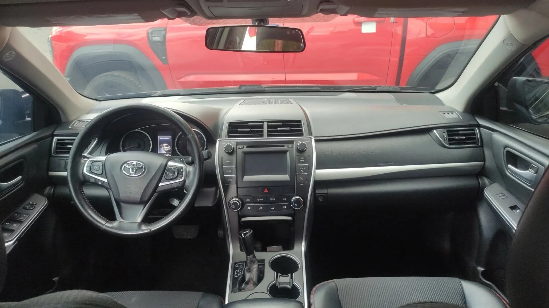 2016 Toyota Camry SE — foto 6
