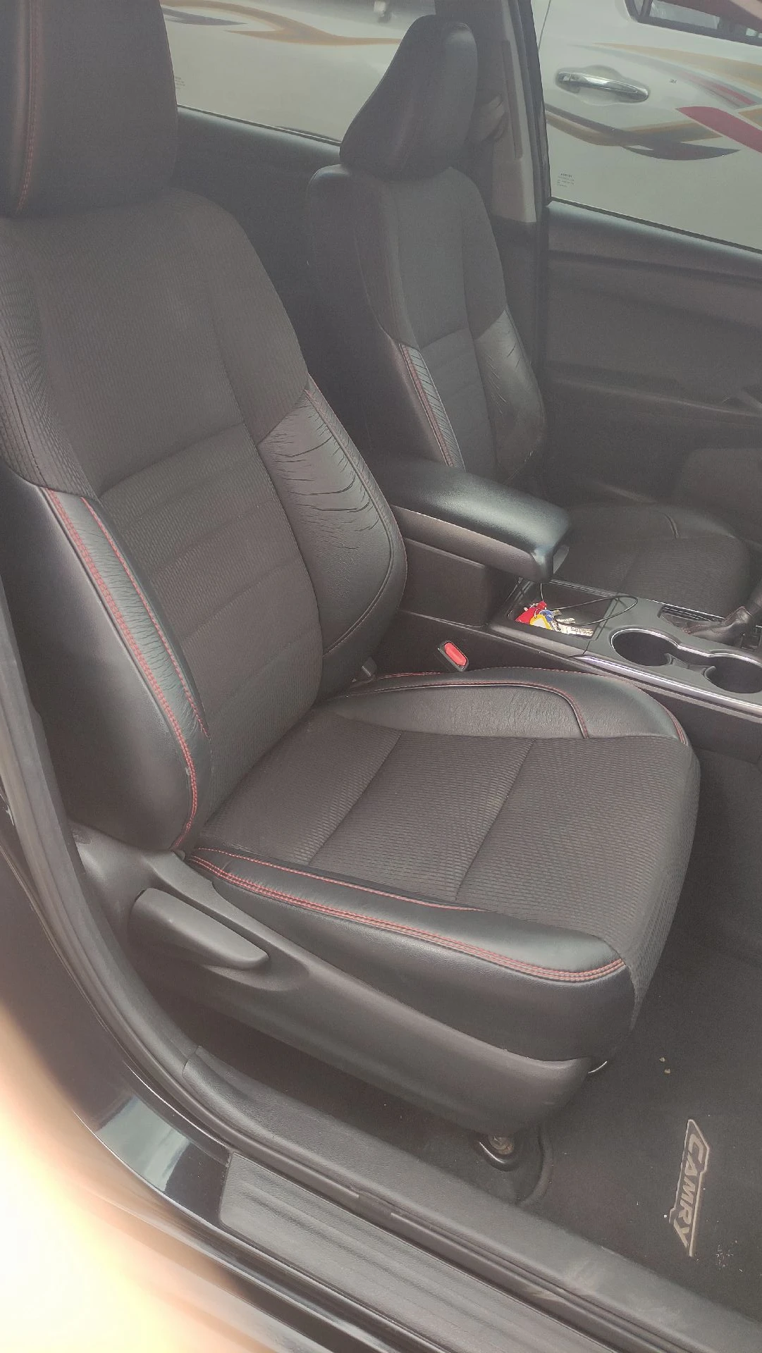 2016 Toyota Camry SE — foto 9