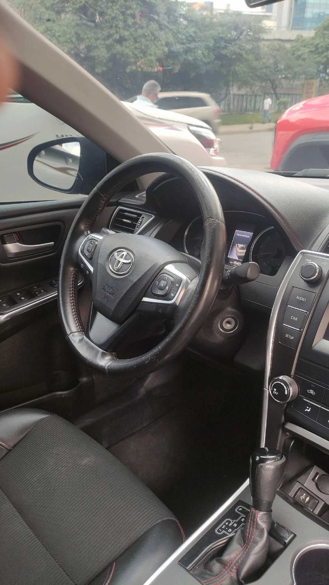 2016 Toyota Camry SE — foto 11