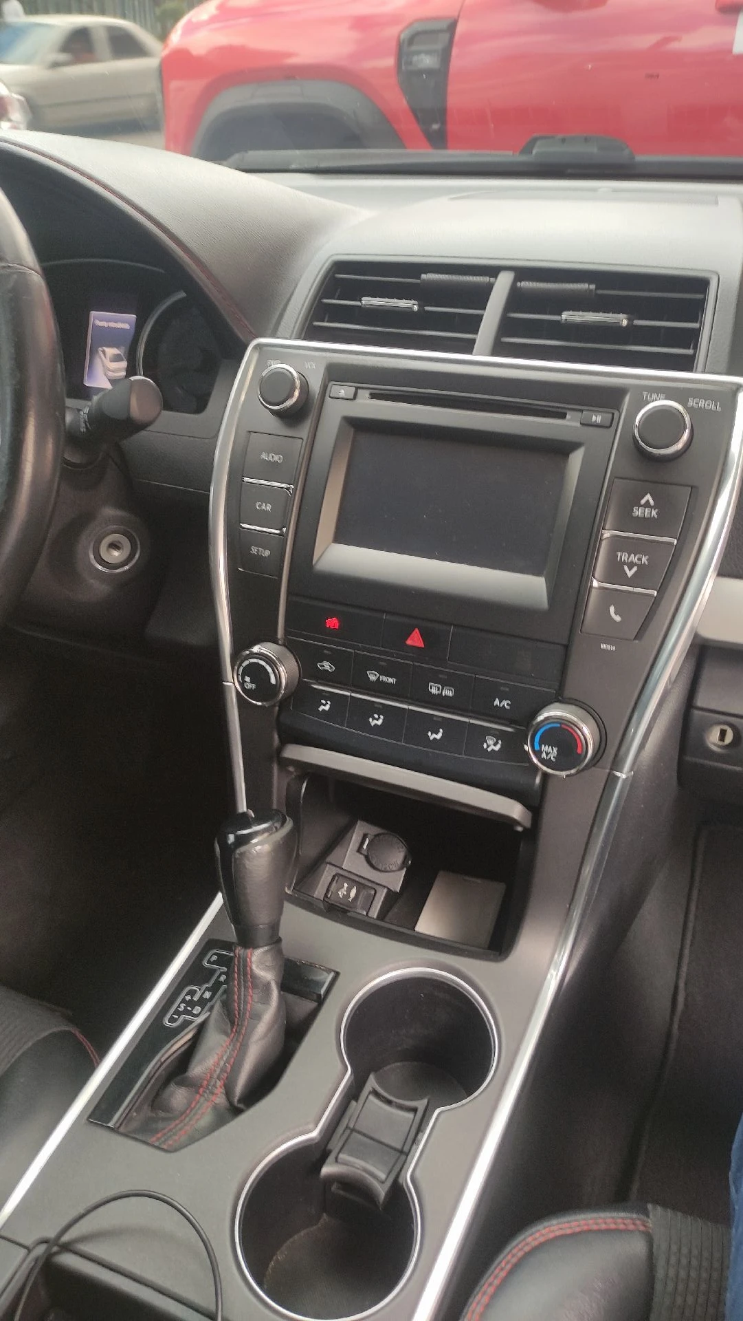 2016 Toyota Camry SE — foto 12