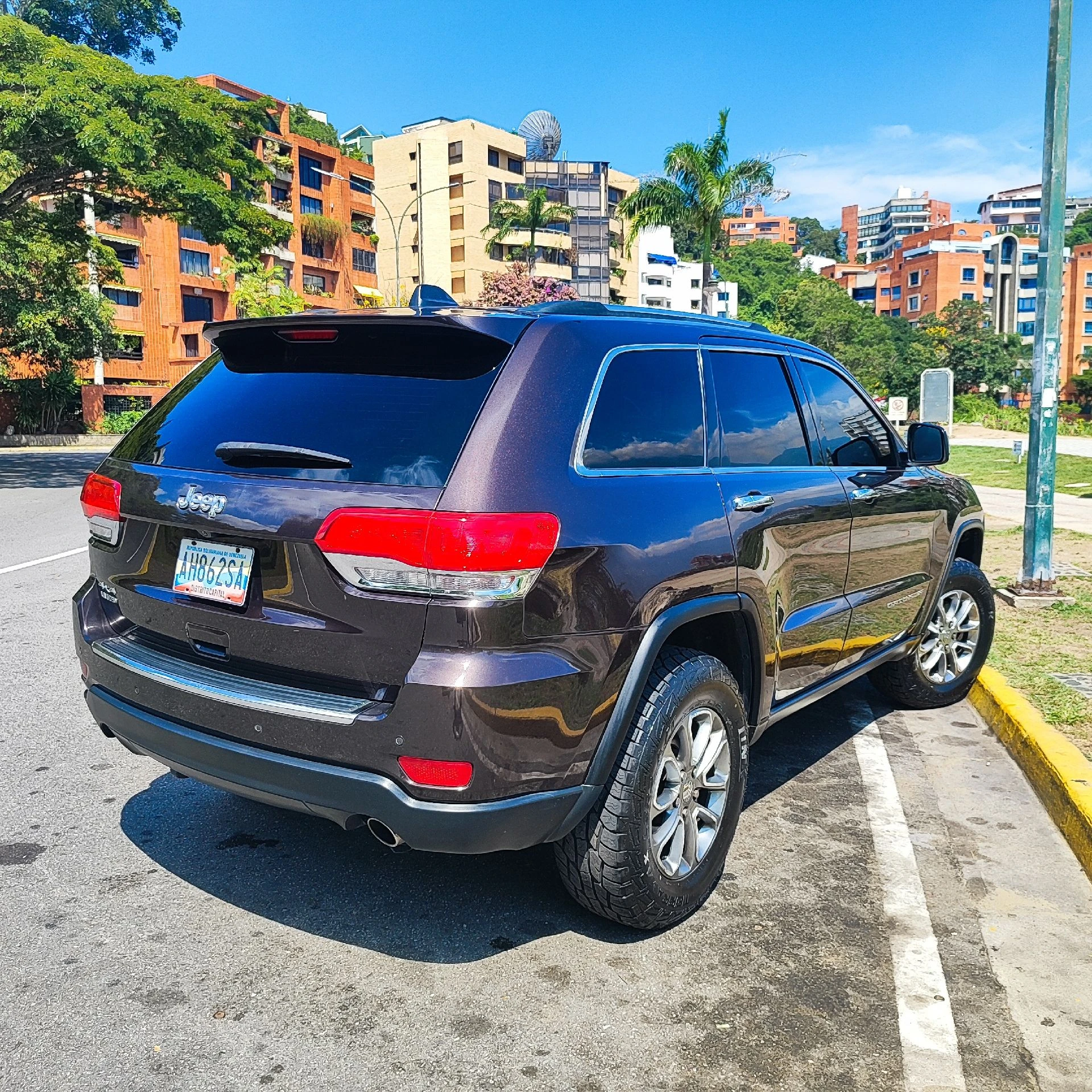 2013 Jeep Grand Cherokee 4G Limited — foto 4