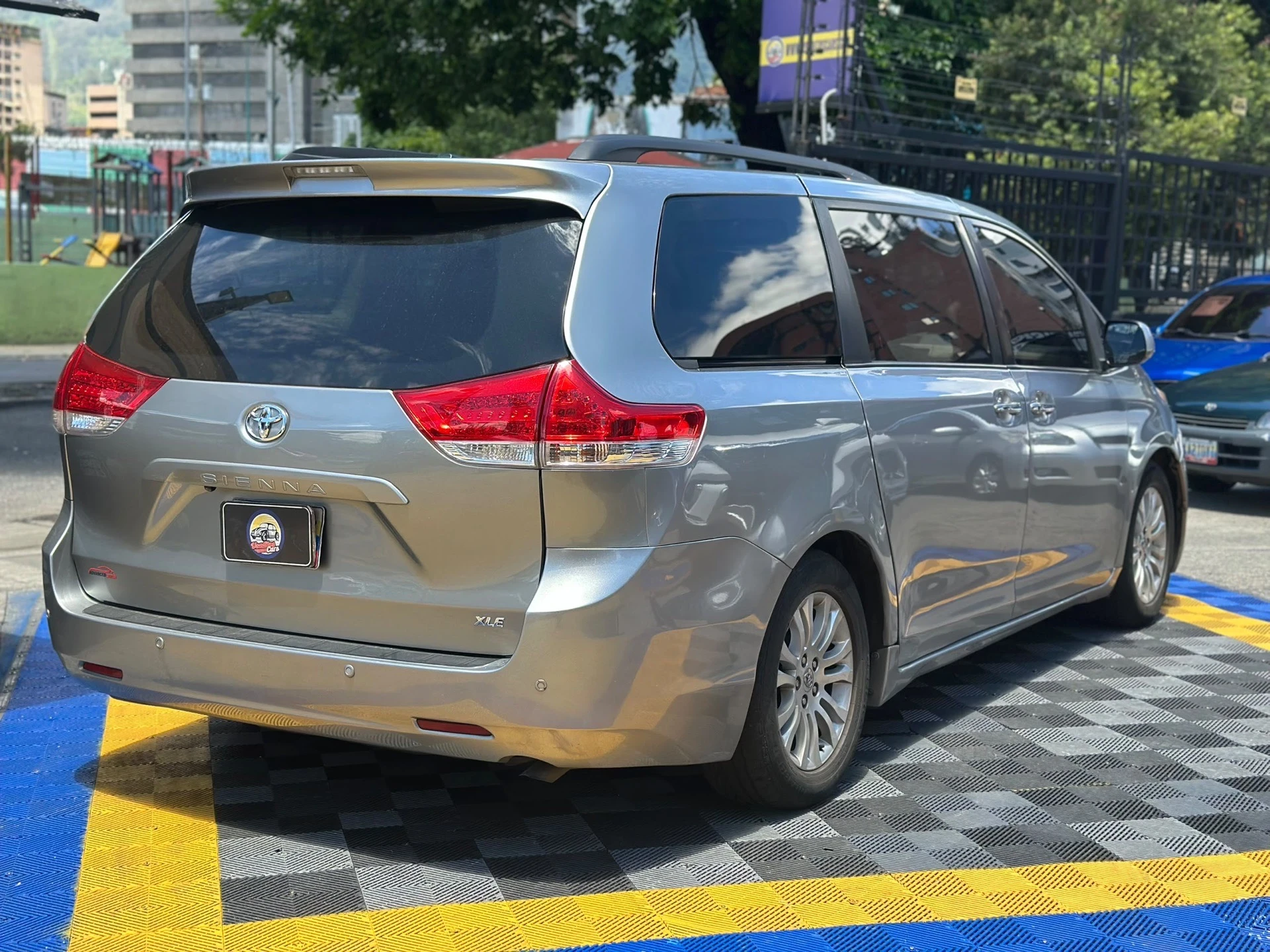 2011 Toyota Sienna XLE — foto 6