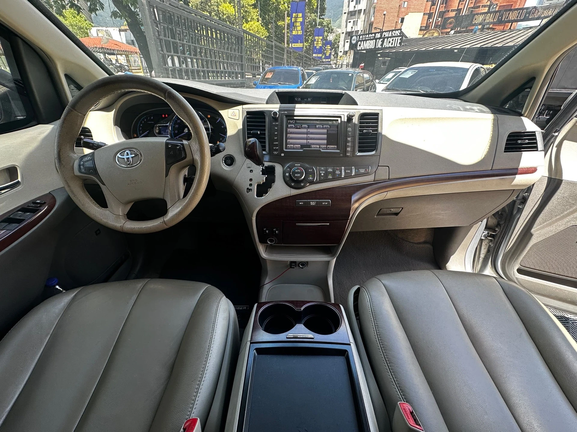 2011 Toyota Sienna XLE — foto 5