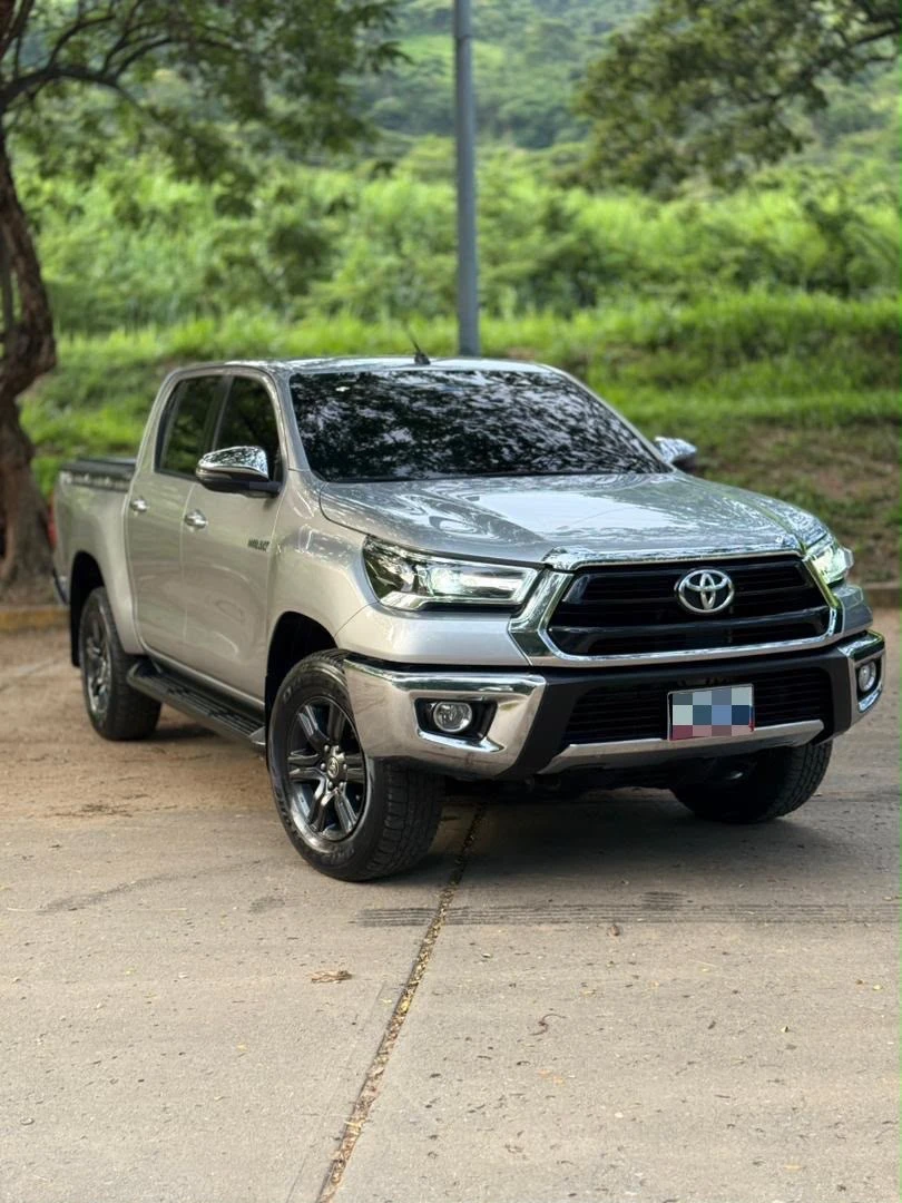 2021 Toyota Hilux Dubai — foto 2