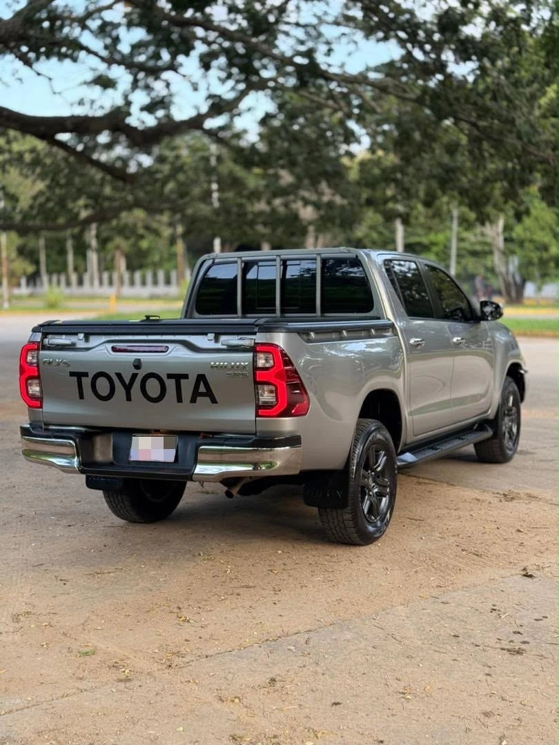 2021 Toyota Hilux Dubai — foto 4