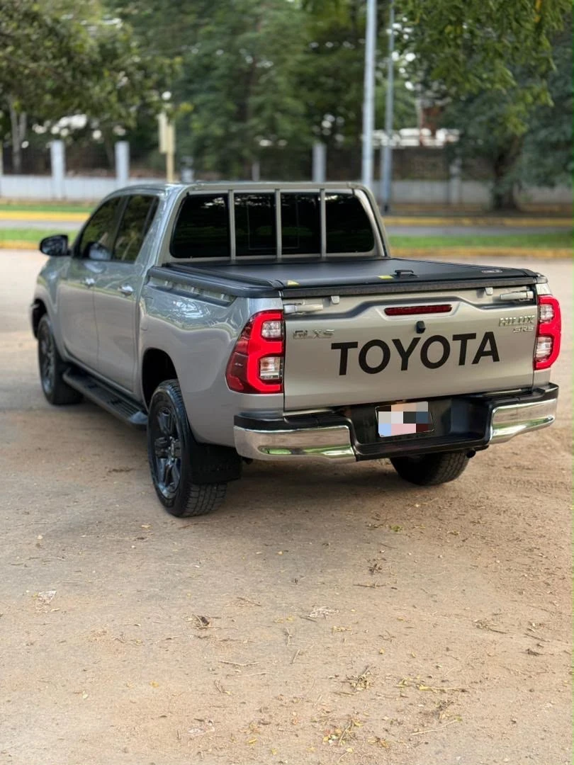 2021 Toyota Hilux Dubai — foto 15