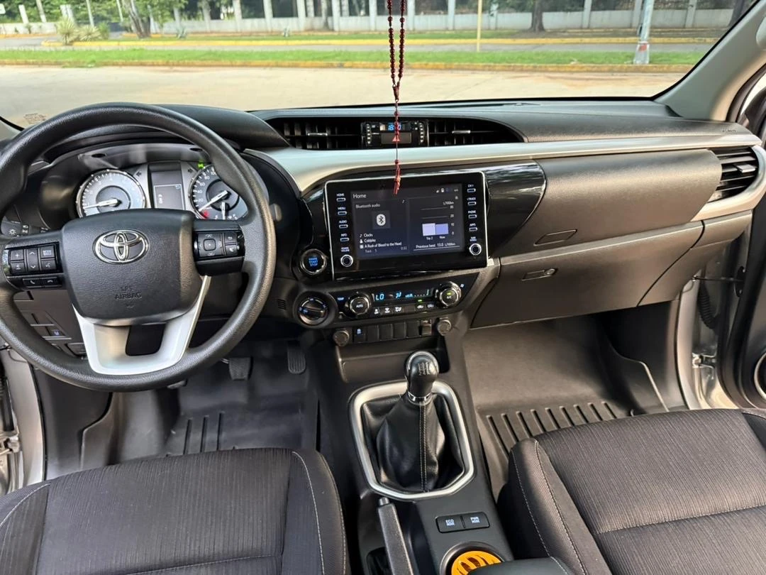 2021 Toyota Hilux Dubai — foto 19
