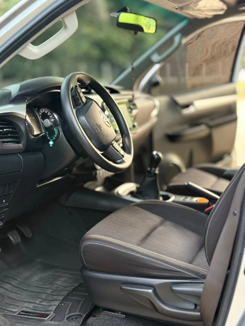 2021 Toyota Hilux Dubai — foto 27