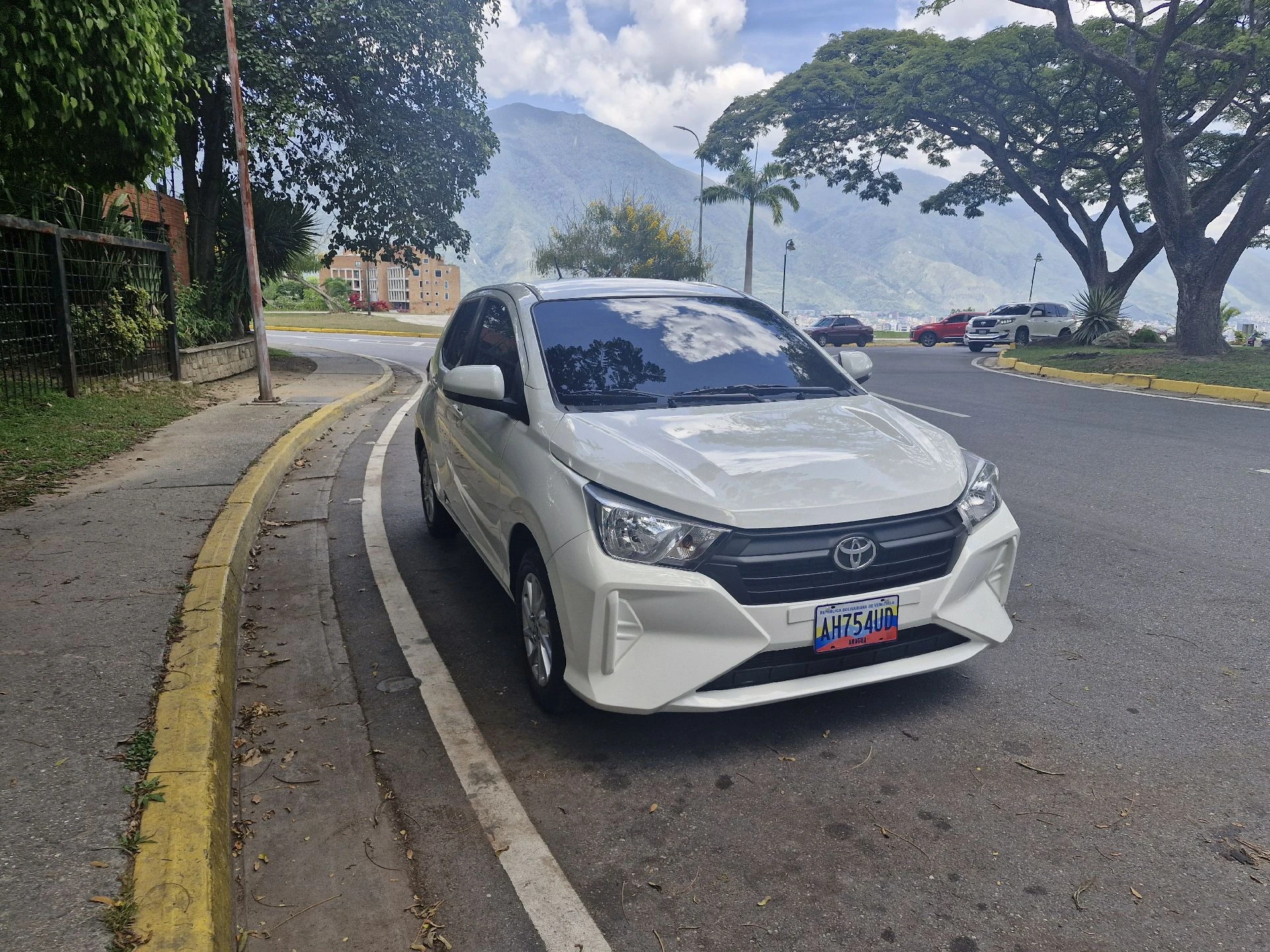 2025 Toyota Agya Lujo — foto 3