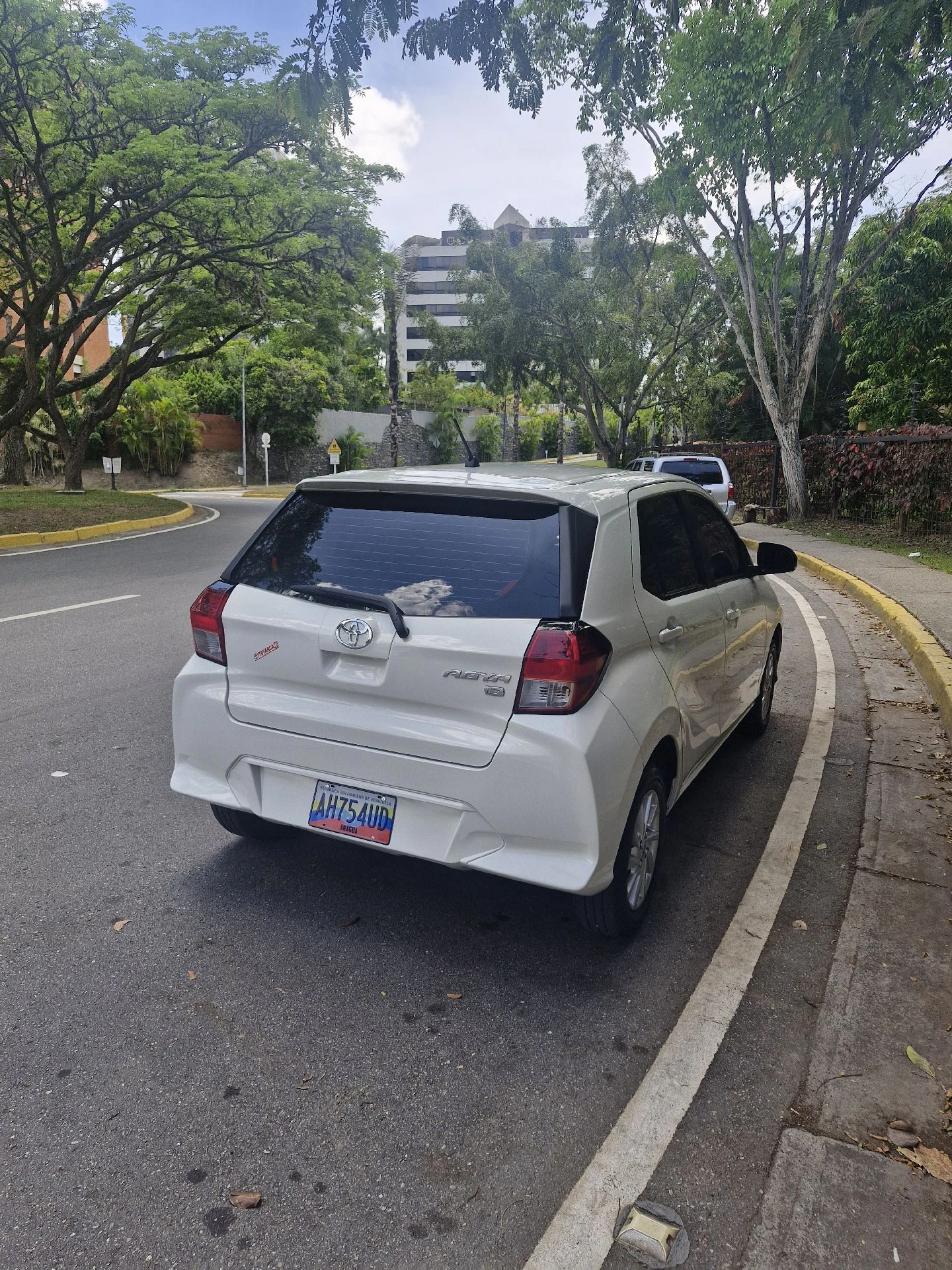 2025 Toyota Agya Lujo — foto 4