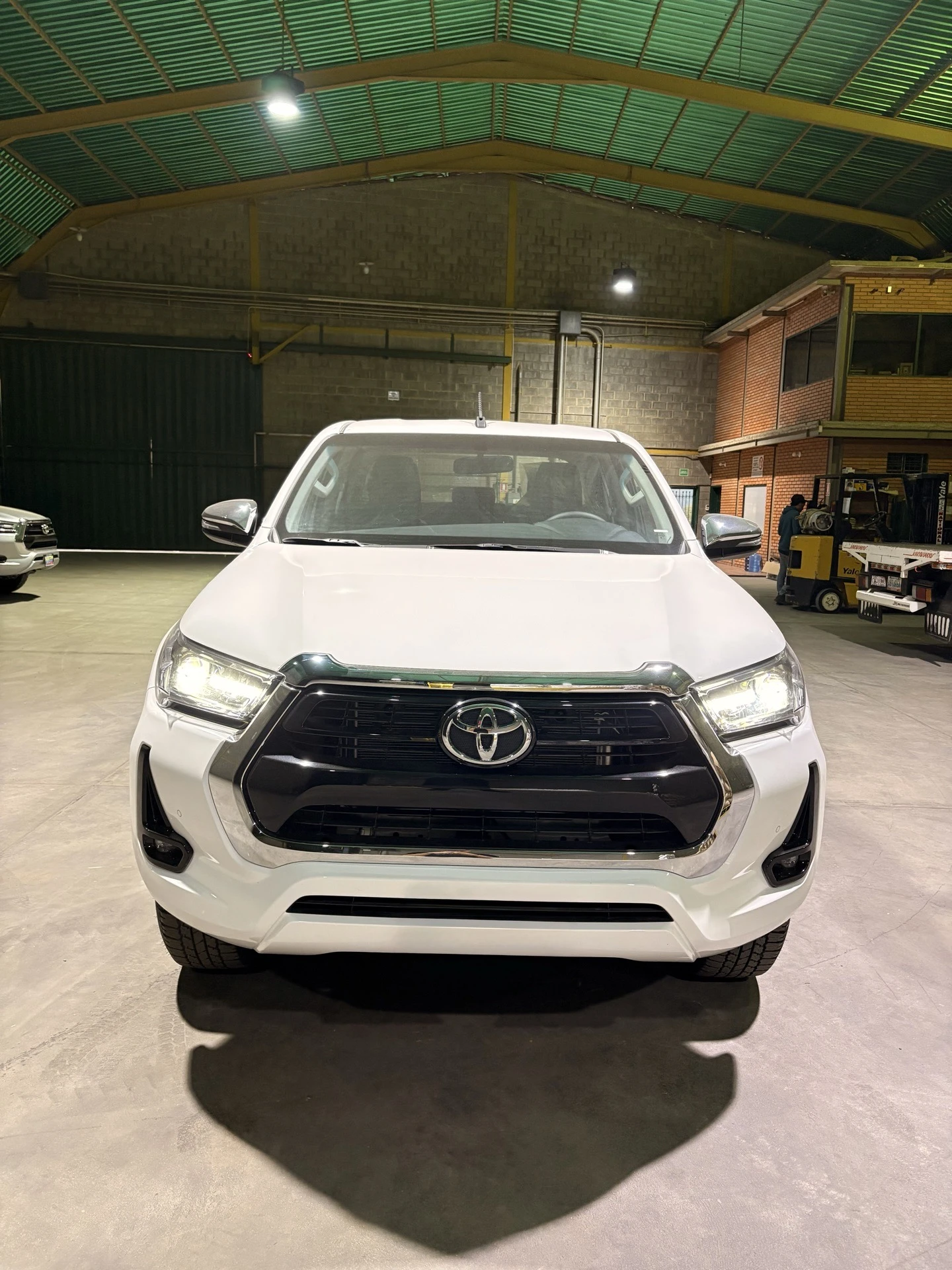 2027 Toyota Hilux 2.7 — foto 3