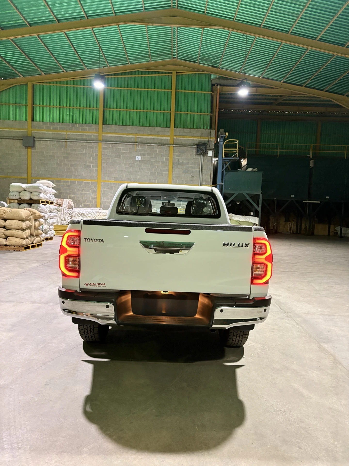 2027 Toyota Hilux 2.7 — foto 5