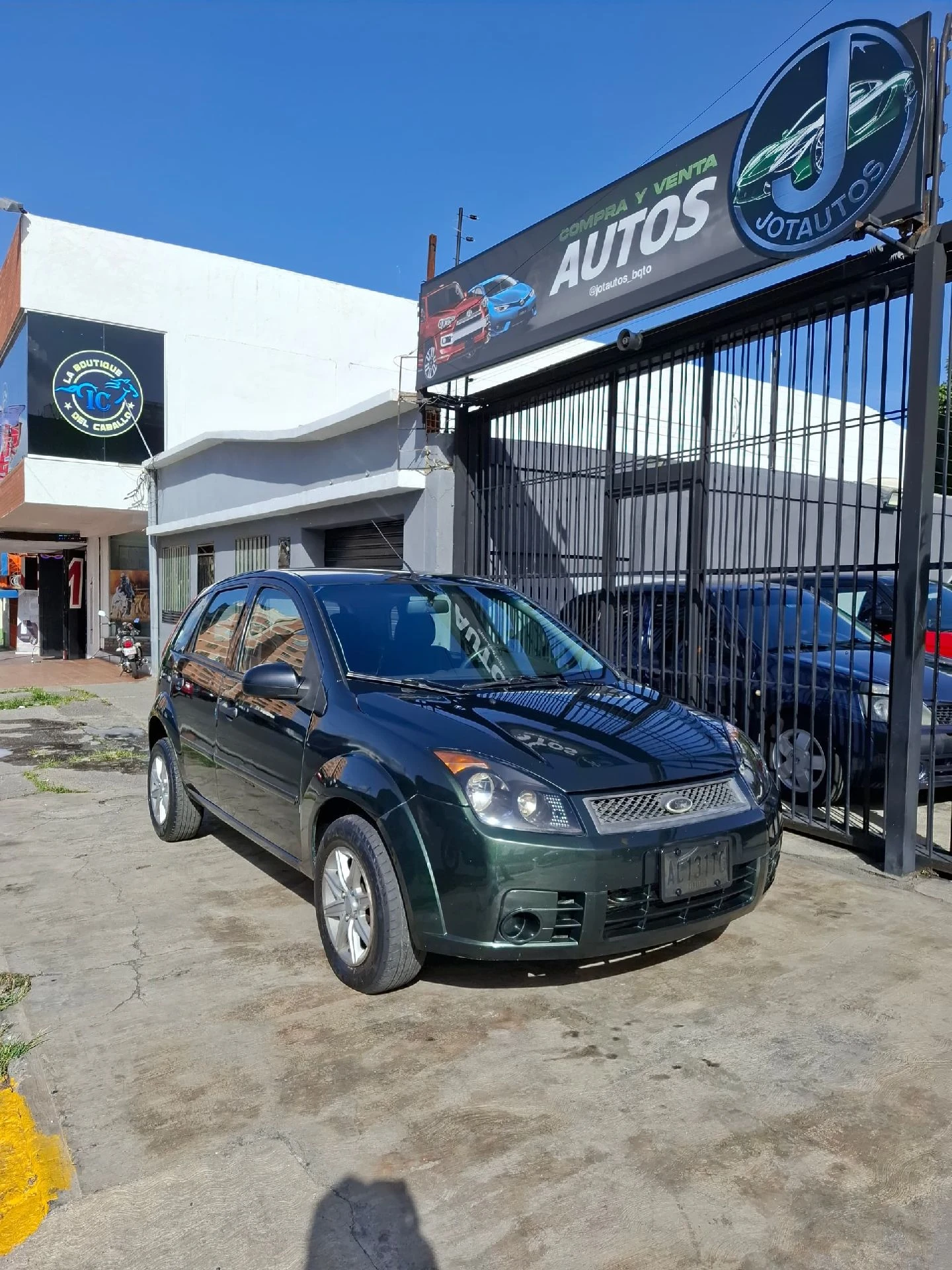 2010 Ford Fiesta Max — foto 2