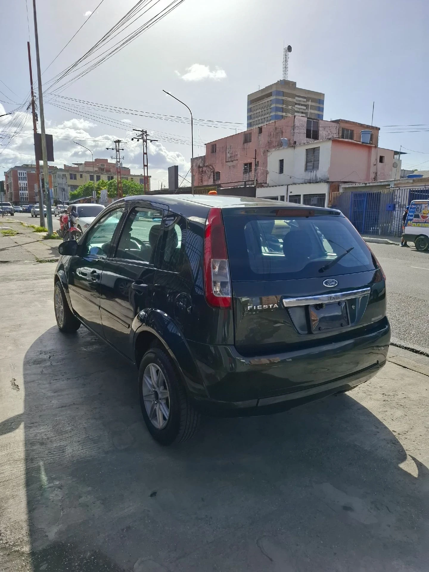 2010 Ford Fiesta Max — foto 4