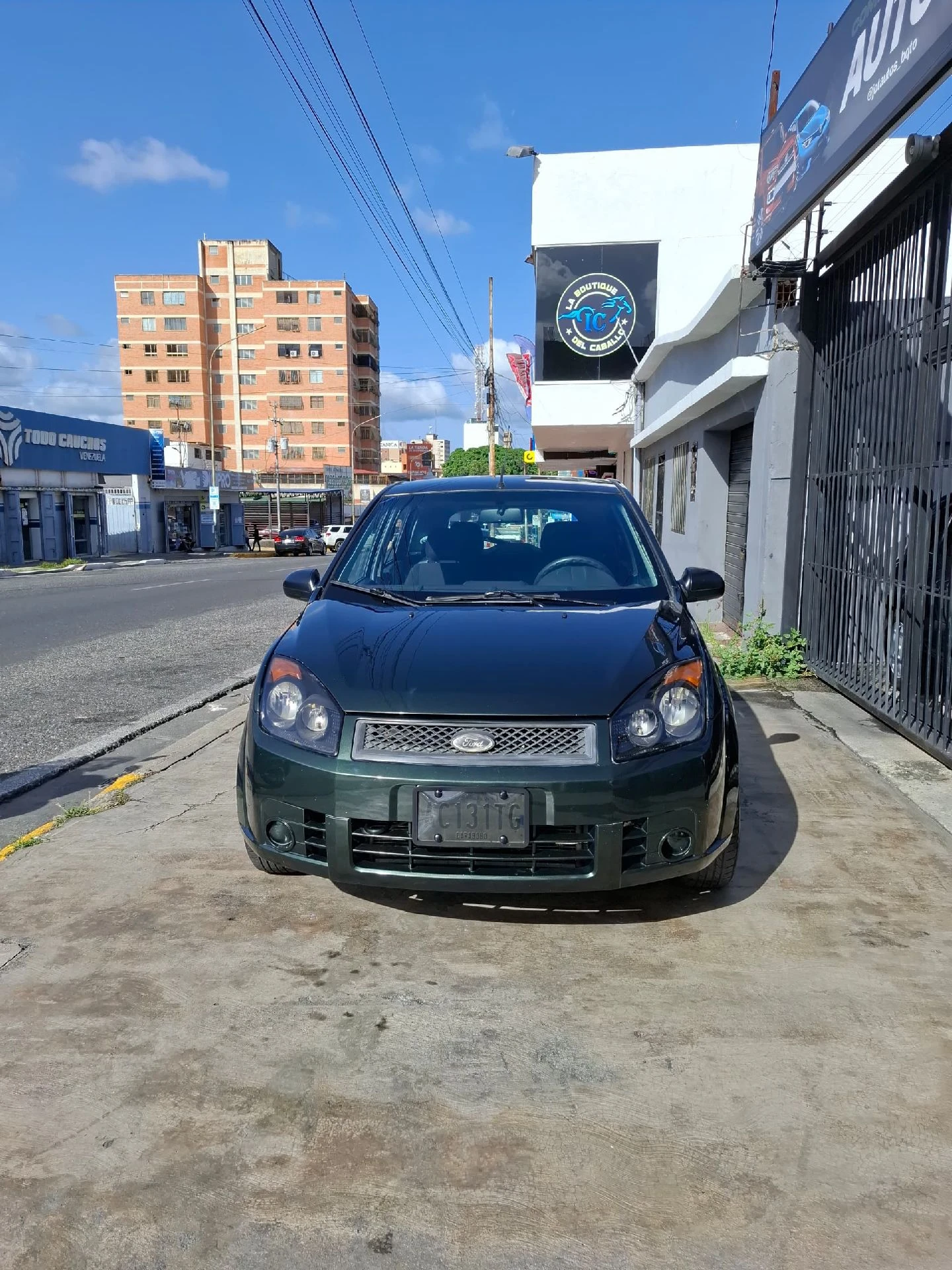 2010 Ford Fiesta Max — foto 3