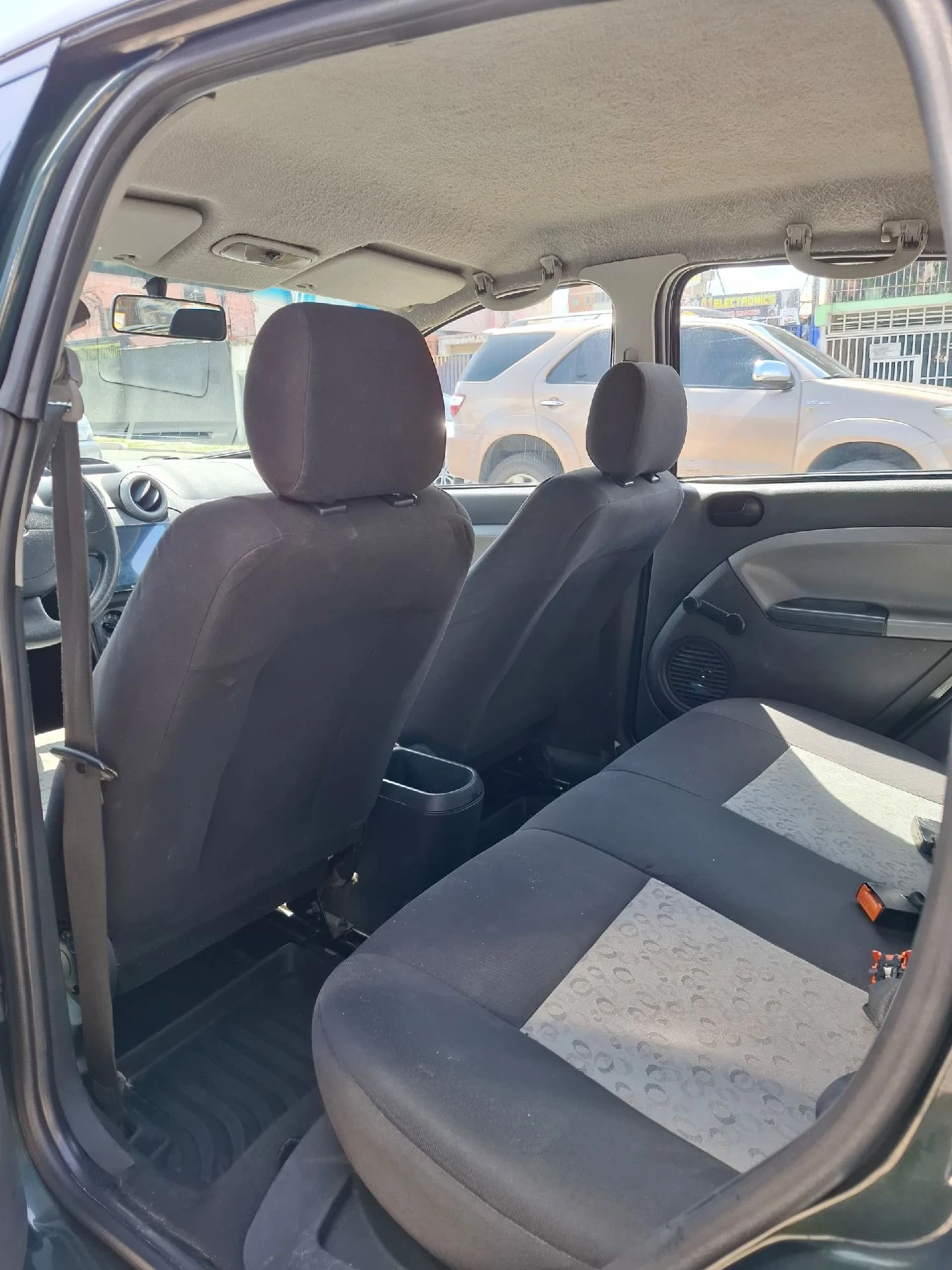 2010 Ford Fiesta Max — foto 9