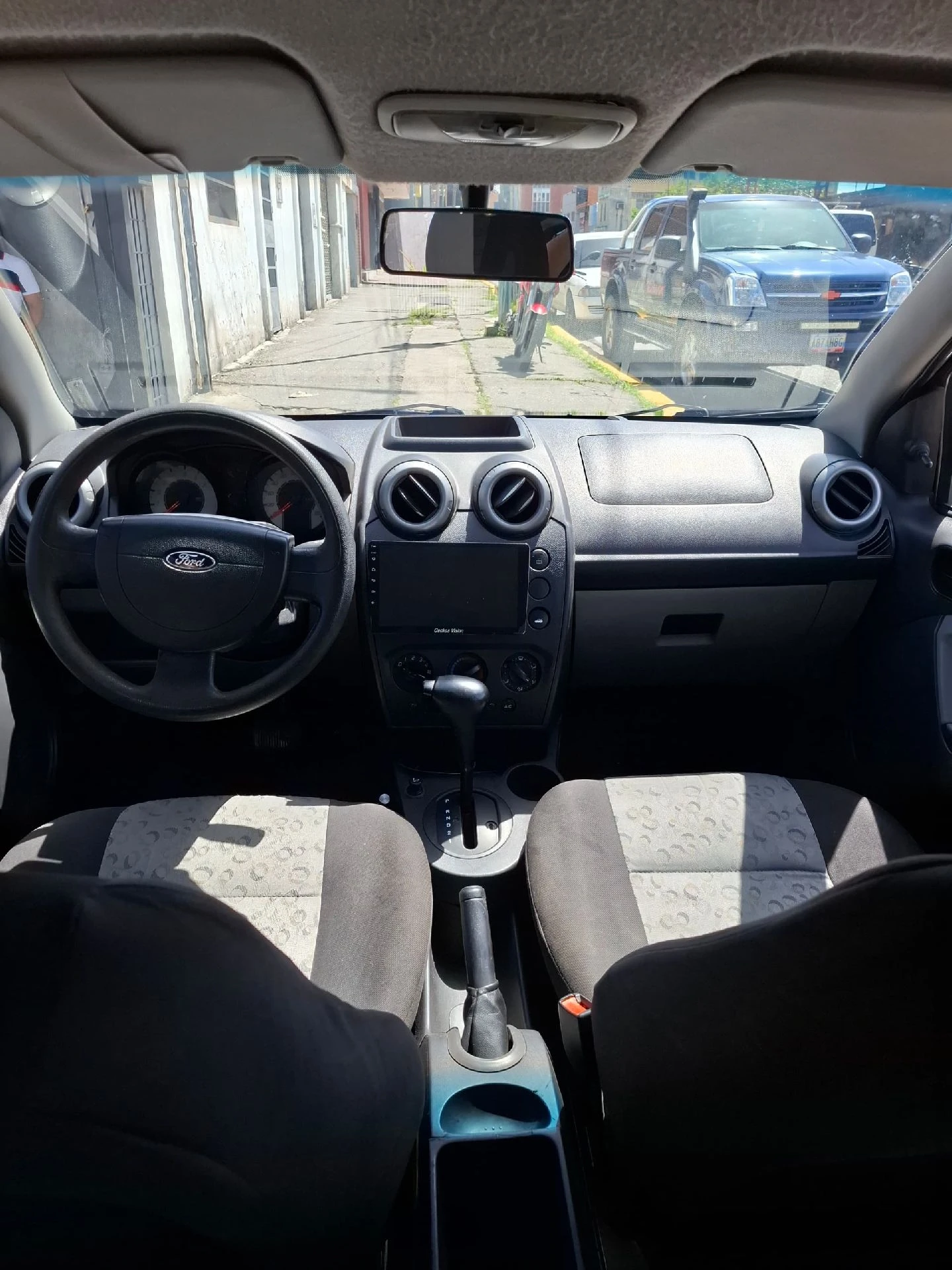 2010 Ford Fiesta Max — foto 12