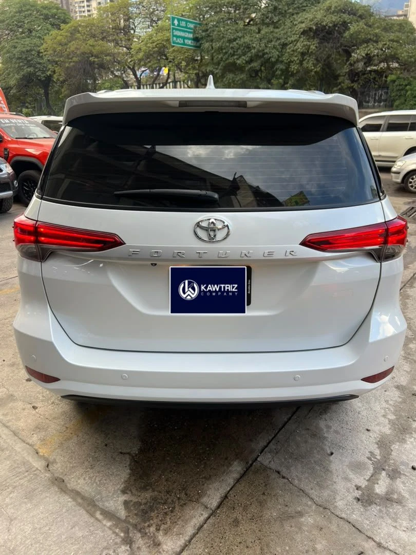 2026 Toyota Fortuner Dubai 2.7 — foto 2