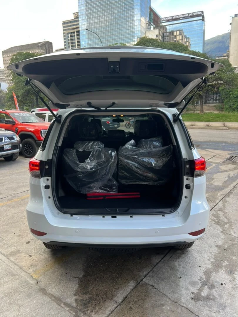 2026 Toyota Fortuner Dubai 2.7 — foto 4